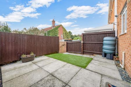 3 bedroom Semi-detached house to let in Russet Way, Melton Mowbray, LE13