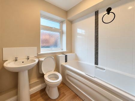 2 bedroom Flat to let in Melton Road, Syston, LE7