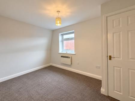 2 bedroom Flat to let in Melton Road, Syston, LE7