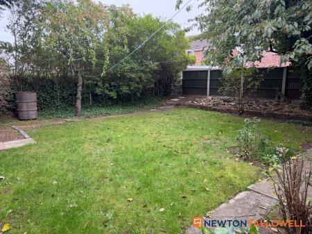 2 bedroom Flat for sale in Ash Road, Newark