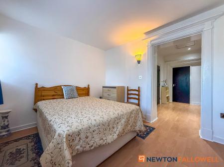 2 bedroom Flat for sale in The Bell Tower, Barnby Road, Newark