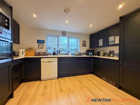 5 bedroom Detached house for sale in Beckingham Road, Stapleford