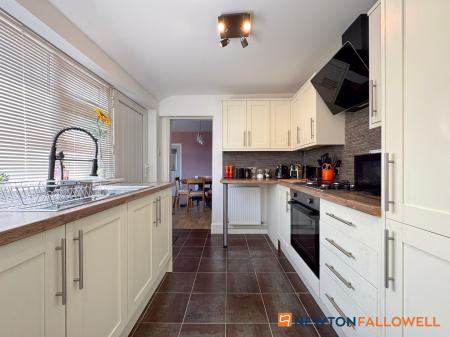 3 bedroom End of terrace house for sale in Boundary Road, Newark