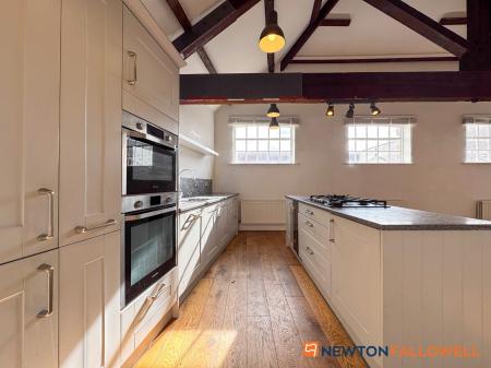2 bedroom Flat for sale in The Courtyard, Castle Brewery, Newark