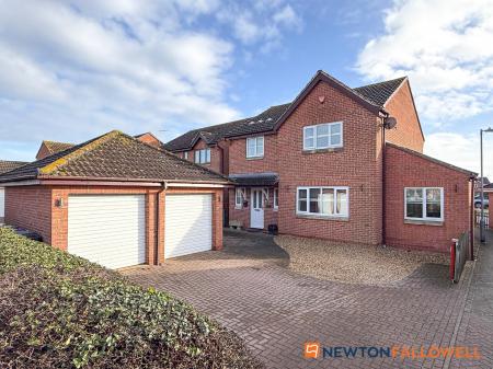 4 bedroom Detached house for sale in Doddington Lane, Claypole