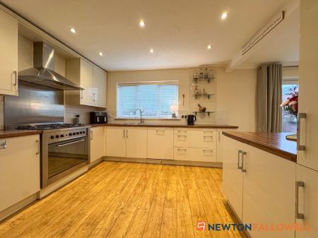 4 bedroom Detached house for sale in Doddington Lane, Claypole