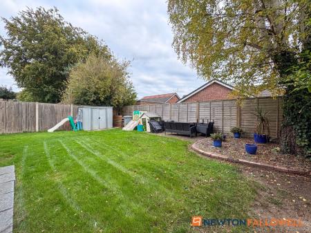 3 bedroom Semi-detached house for sale in Gainsborough Road, Winthorpe