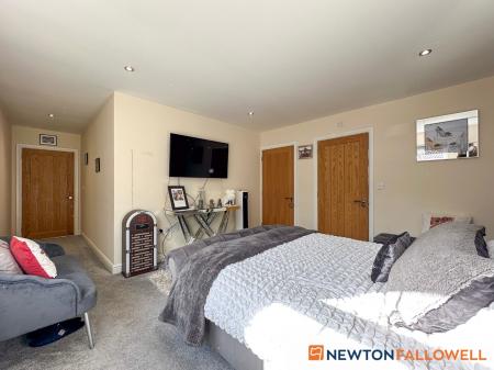 4 bedroom Detached bungalow for sale in Glovers Lane, Balderton