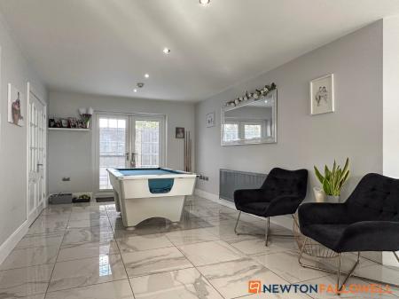 4 bedroom Detached bungalow for sale in Glovers Lane, Balderton