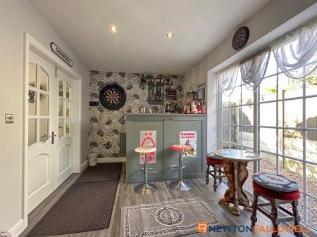 4 bedroom Detached bungalow for sale in Glovers Lane, Balderton