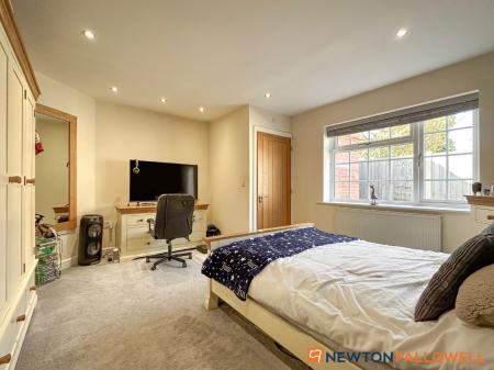 4 bedroom Detached bungalow for sale in Glovers Lane, Balderton