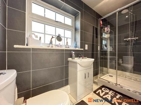 4 bedroom Detached bungalow for sale in Glovers Lane, Balderton