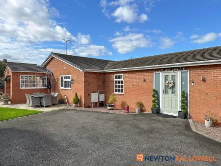 4 bedroom Detached bungalow for sale in Glovers Lane, Balderton