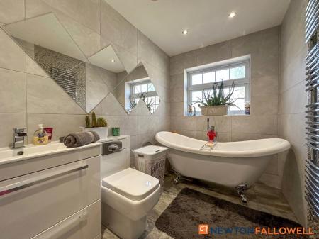 4 bedroom Detached bungalow for sale in Glovers Lane, Balderton