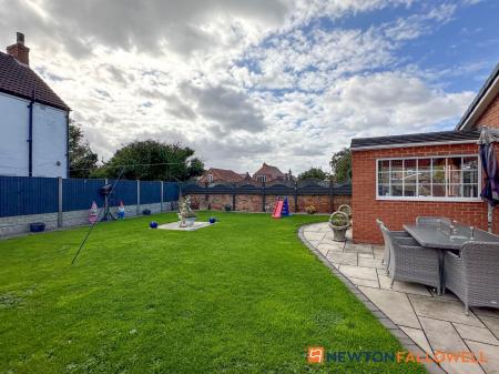 4 bedroom Detached bungalow for sale in Glovers Lane, Balderton