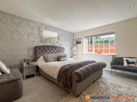 4 bedroom Detached bungalow for sale in Glovers Lane, Balderton