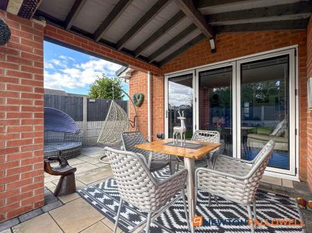 4 bedroom Detached bungalow for sale in Glovers Lane, Balderton