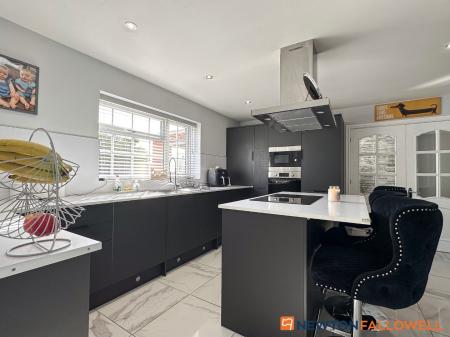 4 bedroom Detached bungalow for sale in Glovers Lane, Balderton