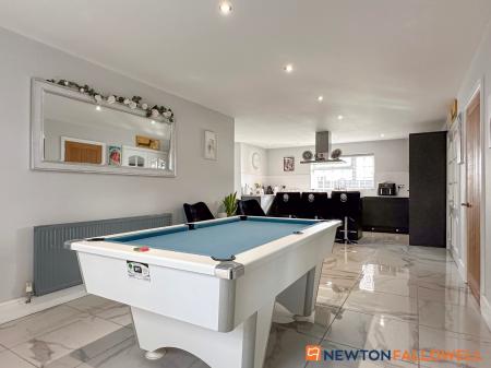 4 bedroom Detached bungalow for sale in Glovers Lane, Balderton