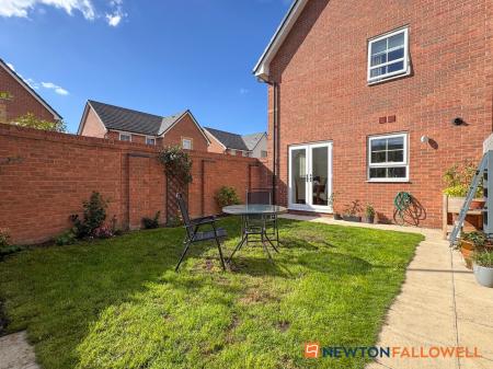 3 bedroom Semi-detached house for sale in Halifax Road, Fernwood