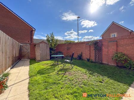 3 bedroom Semi-detached house for sale in Halifax Road, Fernwood