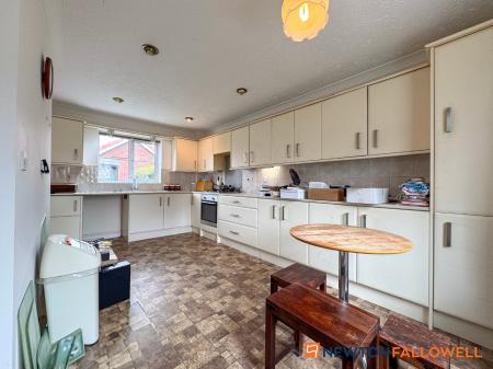 3 bedroom Detached house for sale in Henton Close, Coddington