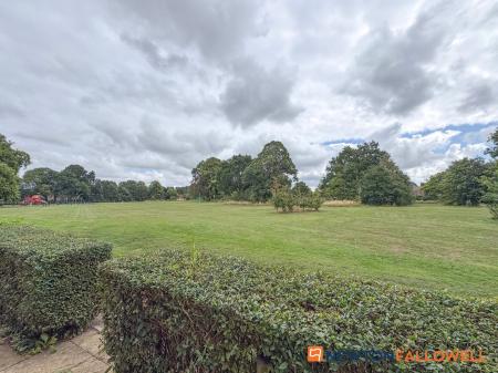 3 bedroom Detached house for sale in Henton Close, Coddington