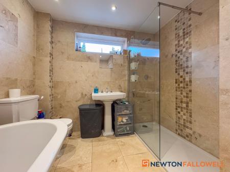 3 bedroom Detached house for sale in High Street, Swinderby