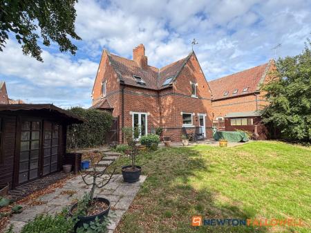 4 bedroom Detached house for sale in Home Farm Close, Kelham