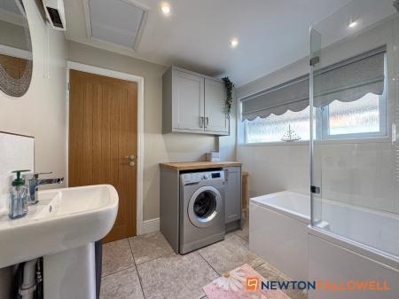 3 bedroom Terraced House for sale in Lime Grove, Newark