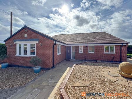4 bedroom Detached bungalow for sale in Long Lane, Farndon