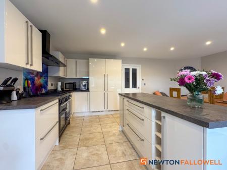 4 bedroom Detached bungalow for sale in Long Lane, Farndon
