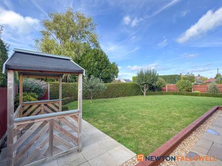 4 bedroom Detached bungalow for sale in Long Lane, Farndon