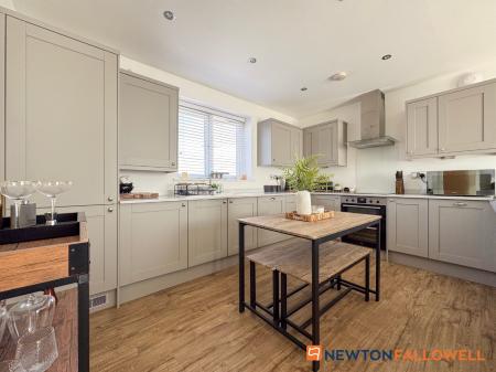 2 bedroom Flat for sale in Lord Hawke Way, Newark