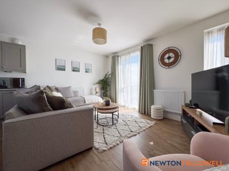 2 bedroom Flat for sale in Lord Hawke Way, Newark