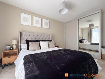 2 bedroom Flat for sale in Lord Hawke Way, Newark