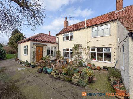 4 bedroom Detached house for sale in Main Street, Sutton-on-Trent