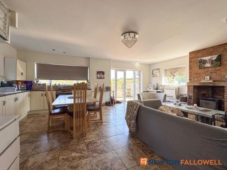 4 bedroom Detached bungalow for sale in New Lane, Girton