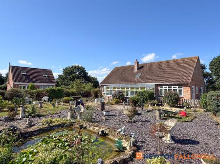 4 bedroom Detached bungalow for sale in New Lane, Girton