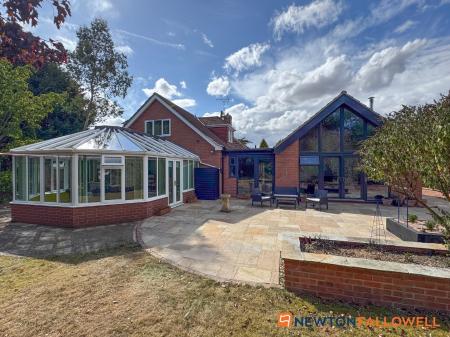 5 bedroom Detached house for sale in North Road, Sutton-on-Trent