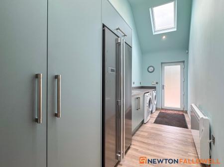 5 bedroom Detached house for sale in North Road, Sutton-on-Trent