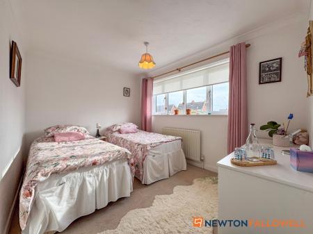 3 bedroom Detached house for sale in Sheldrake Road, Newark