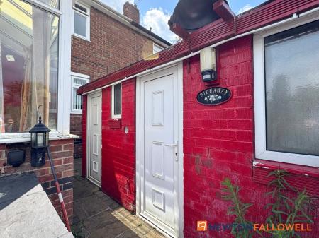 3 bedroom Terraced House for sale in Wolsey Road, Newark