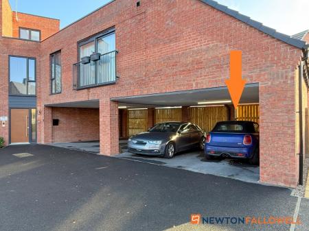2 bedroom Flat for sale in Green Avenue, Newark