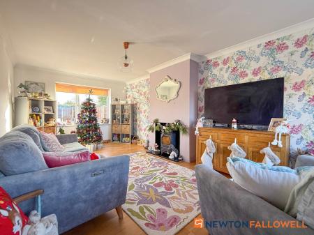 3 bedroom End of terrace house for sale in Cranmer Road, Newark