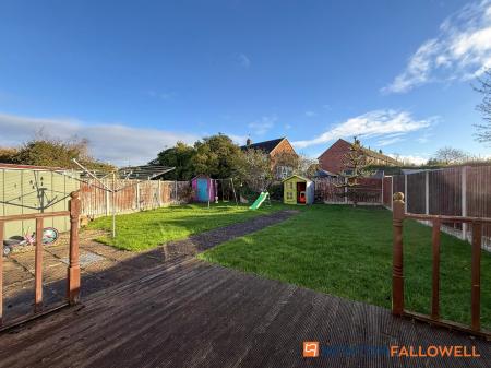 3 bedroom End of terrace house for sale in Cranmer Road, Newark