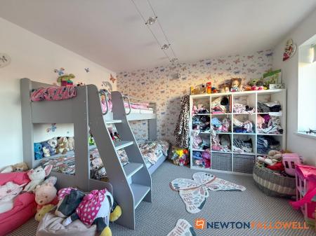 3 bedroom End of terrace house for sale in Cranmer Road, Newark