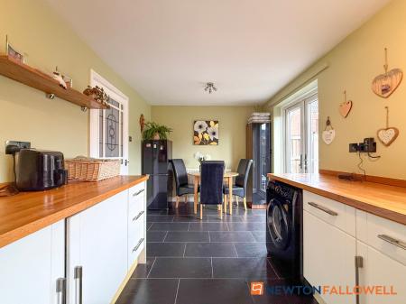 2 bedroom End of terrace house for sale in Magdalene View, Newark