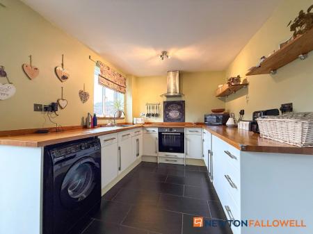 2 bedroom End of terrace house for sale in Magdalene View, Newark