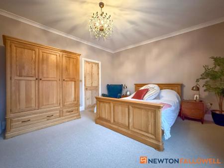 3 bedroom Semi-detached house for sale in Wellington Road, Newark